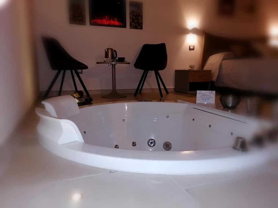Lux Suite Таранто Экстерьер фото